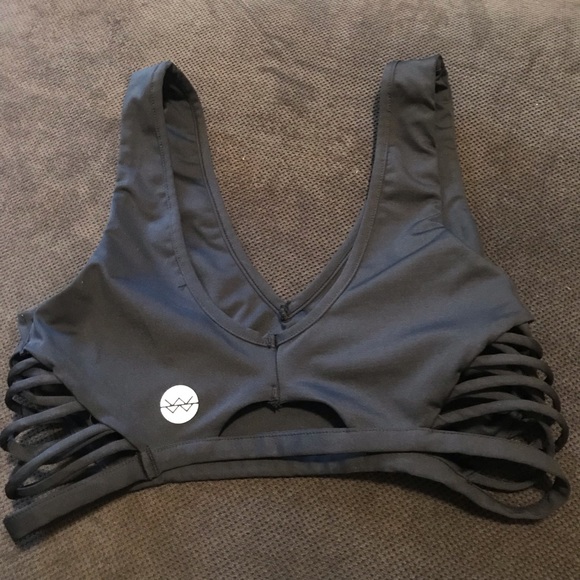 UO without walls sports bra - Picture 3 of 4